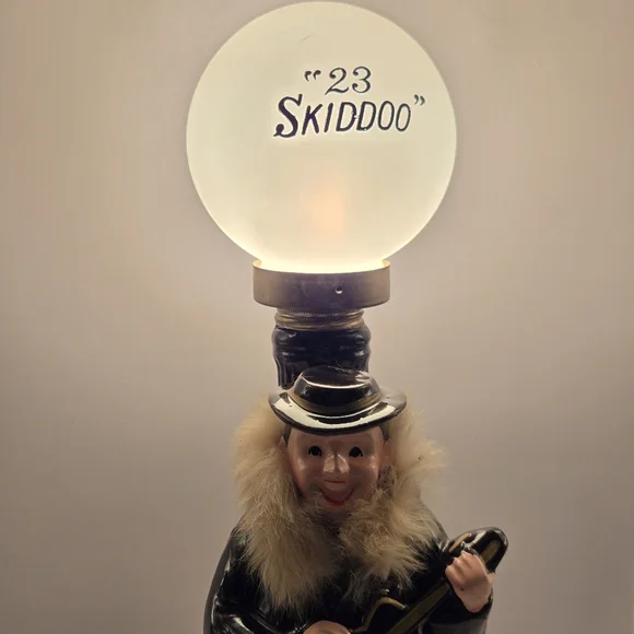 Rare Vintage Enesco Japan Lighted Pub Skidoo Sign Ceramic Lamp Post Musician - Picture 6 of 16